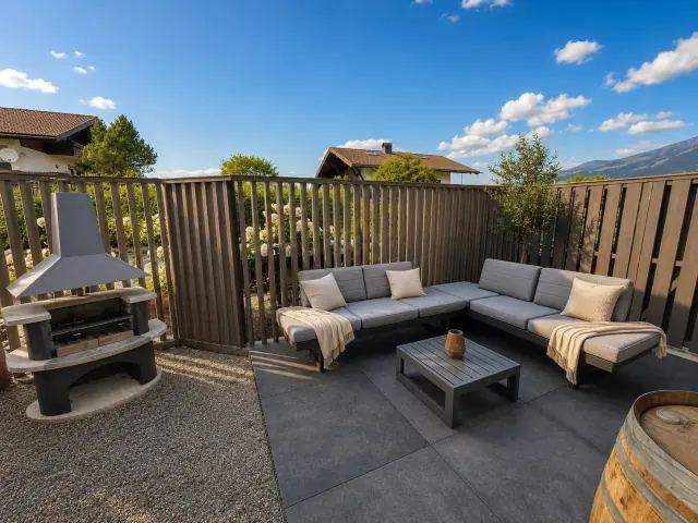 Terrasse mit Lounge & Grill